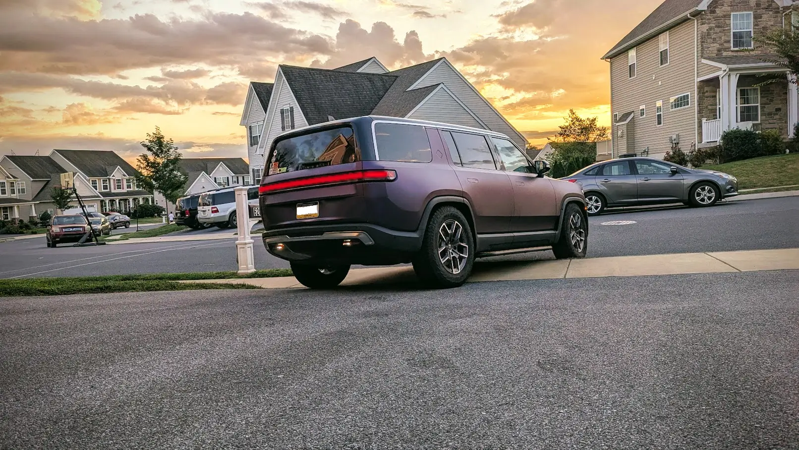 Rivian R1T R1S "Borealis" purple limited-edition paint color revealed! 1765228737357-ky