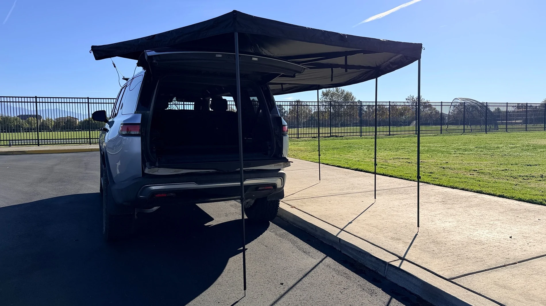 Rivian R1T R1S R1S OEM Crossbar and RTT + Awning - questions IMG_4208