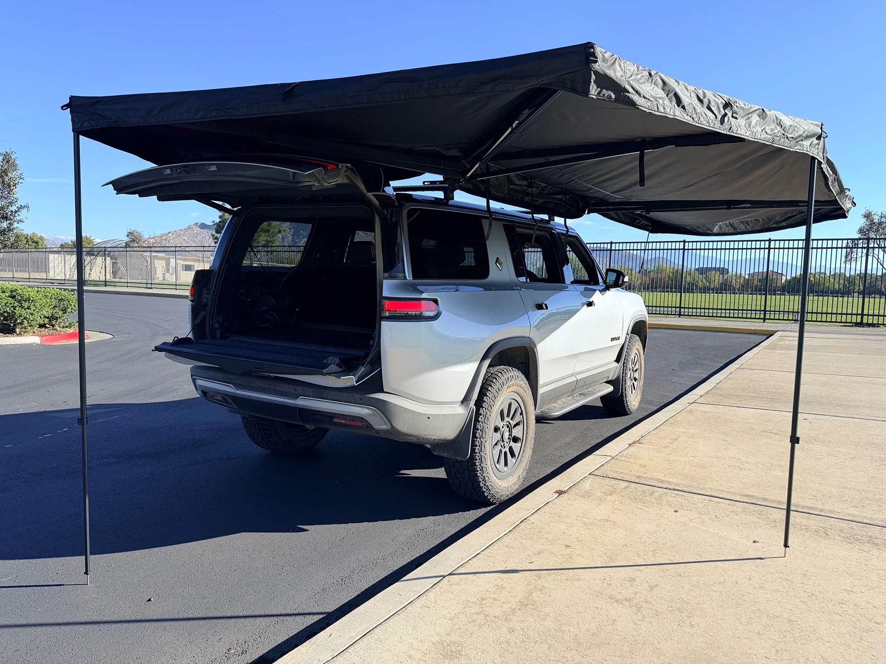 Rivian R1T R1S R1S OEM Crossbar and RTT + Awning - questions IMG_4196
