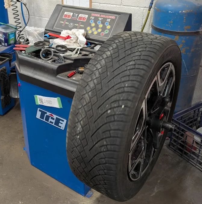 Rivian R1T R1S Snow Tires - Hakka R5 vs R5 EV? 1765482759534-6c