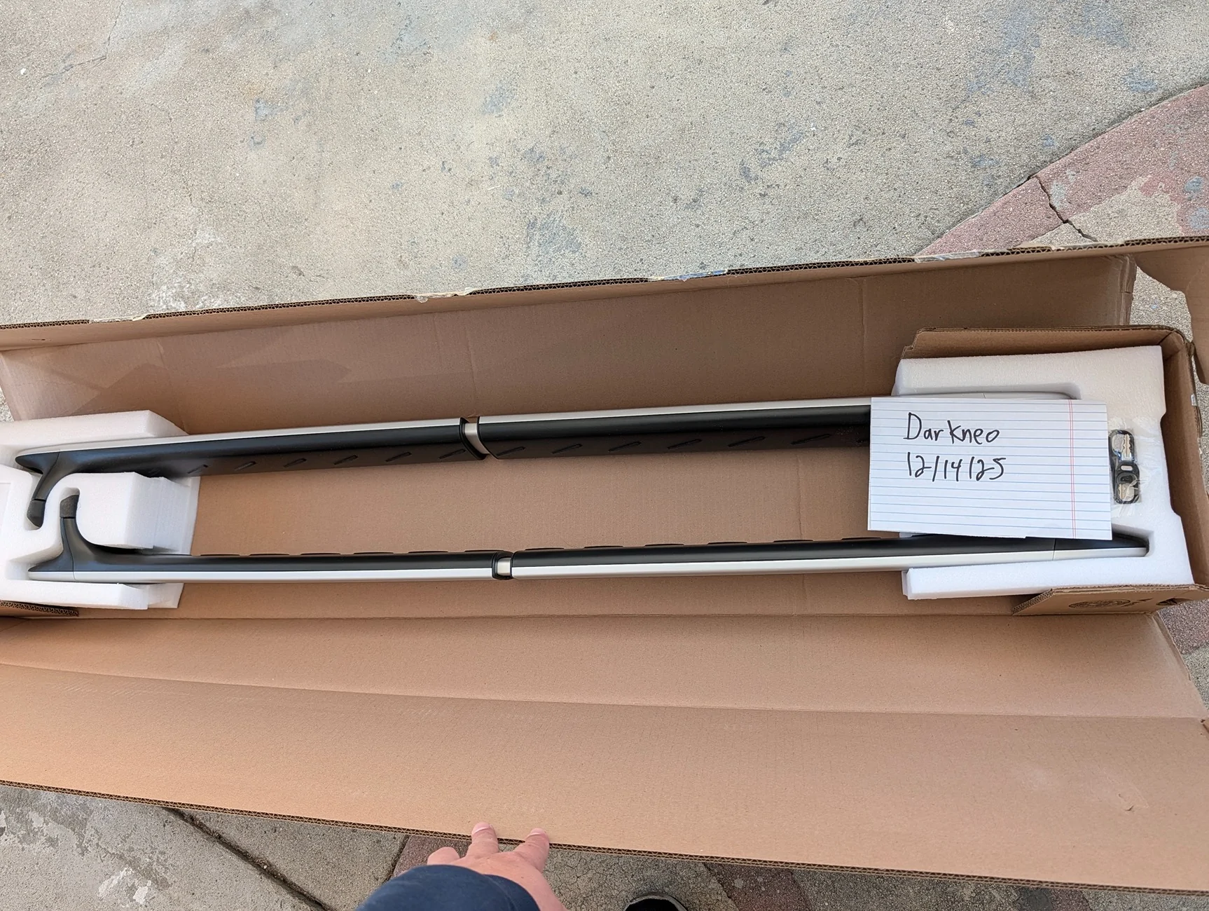 Rivian R1T R1S BNIB Crossbars In Bright (Los Angeles area) PXL_20251214_211651747