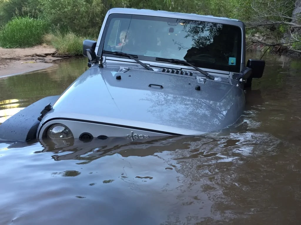 Rivian R1T R1S I Don't Think UHF Can Handle This.... but Comma Did ! 1766243609791-9h