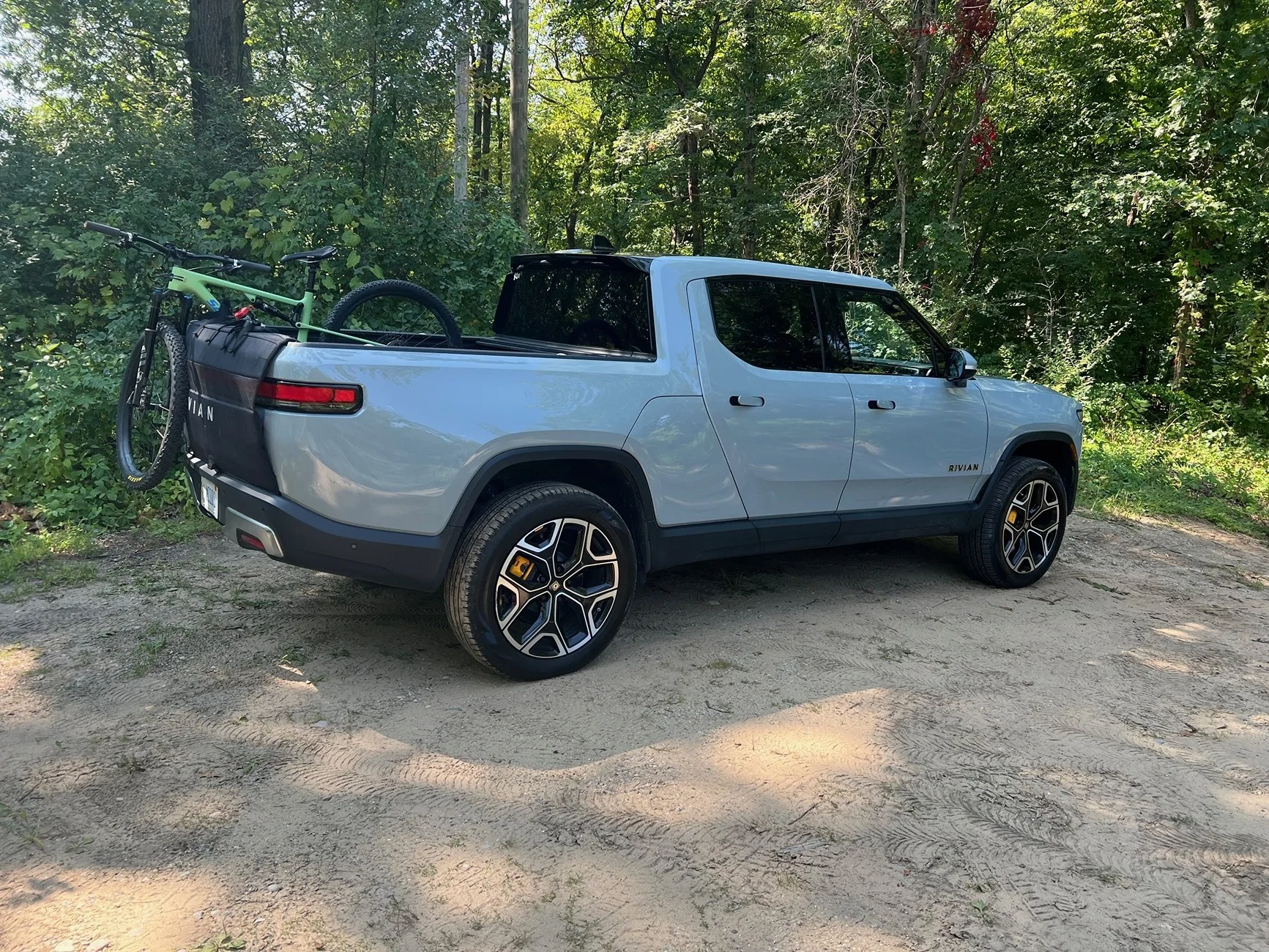 Rivian R1T R1S LIMESTONE R1T Photos Rivian 2