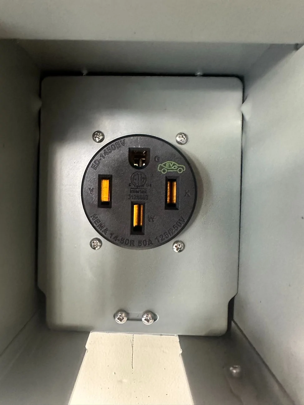 Rivian R1T R1S Got Electrician - What do I need to know? 1000042077