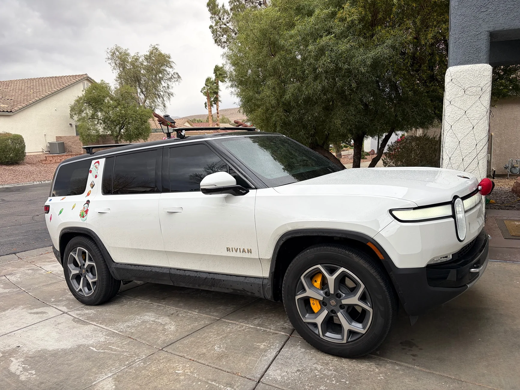 Rivian R1T R1S FS: 2023 R1S 1766614396141-0m