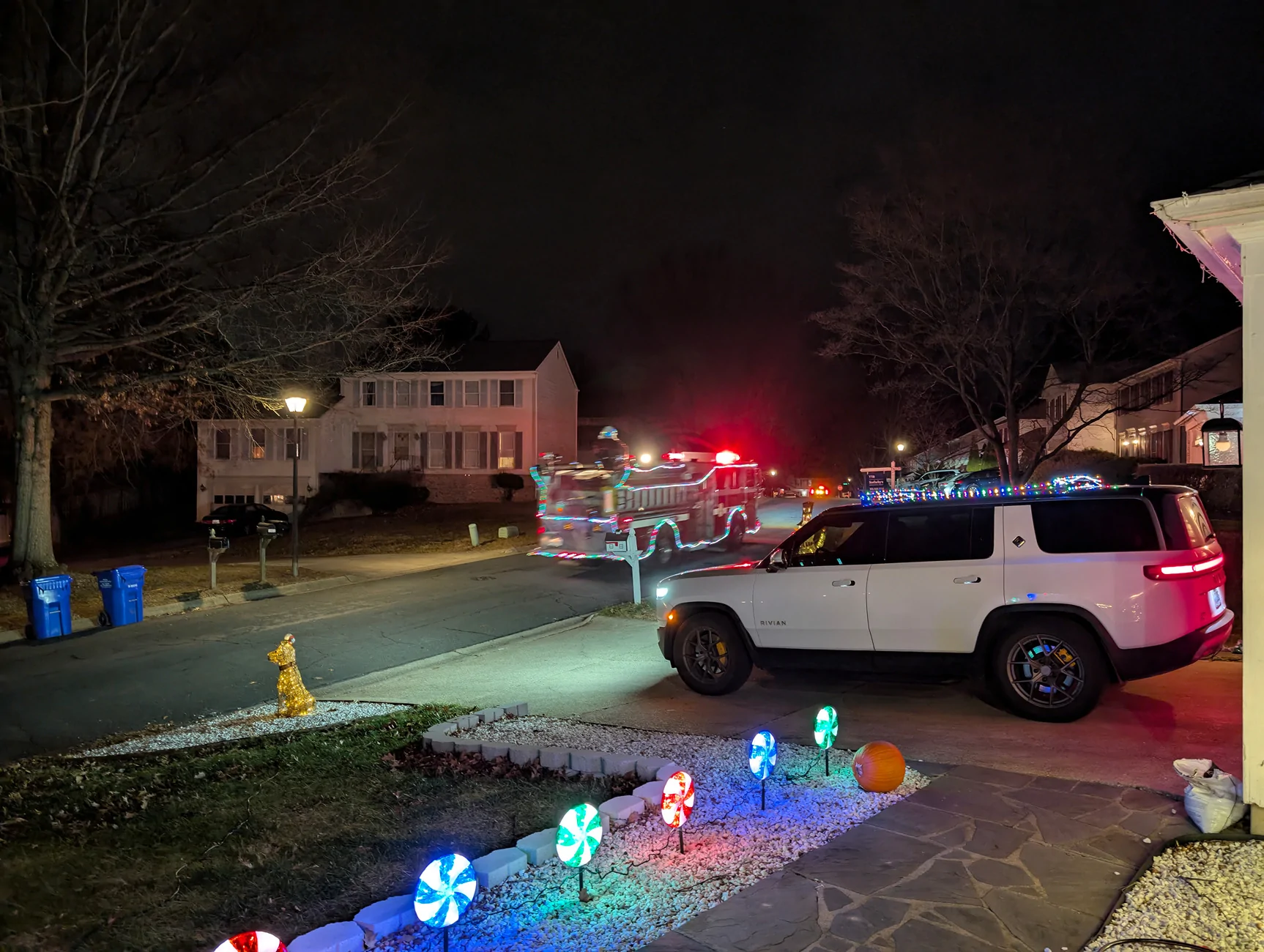 Rivian R1T R1S Let's see your Christmas 2025 Rivian! PXL_20251213_232953651.NIGHT
