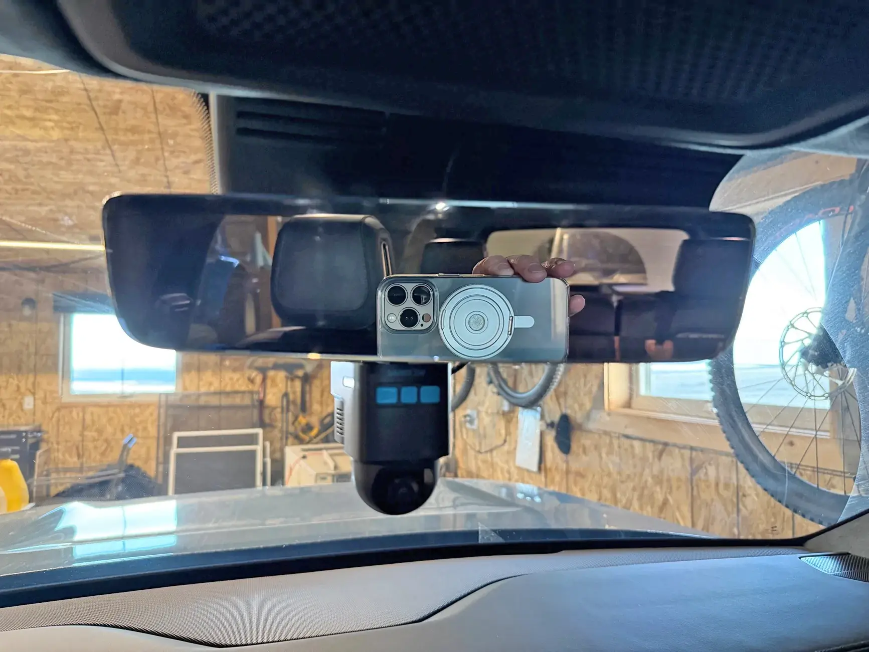 Rivian R1T R1S Lamtto 4G Dash Cam review 147113-4435aa6b786dda5eb7057e3453db6573