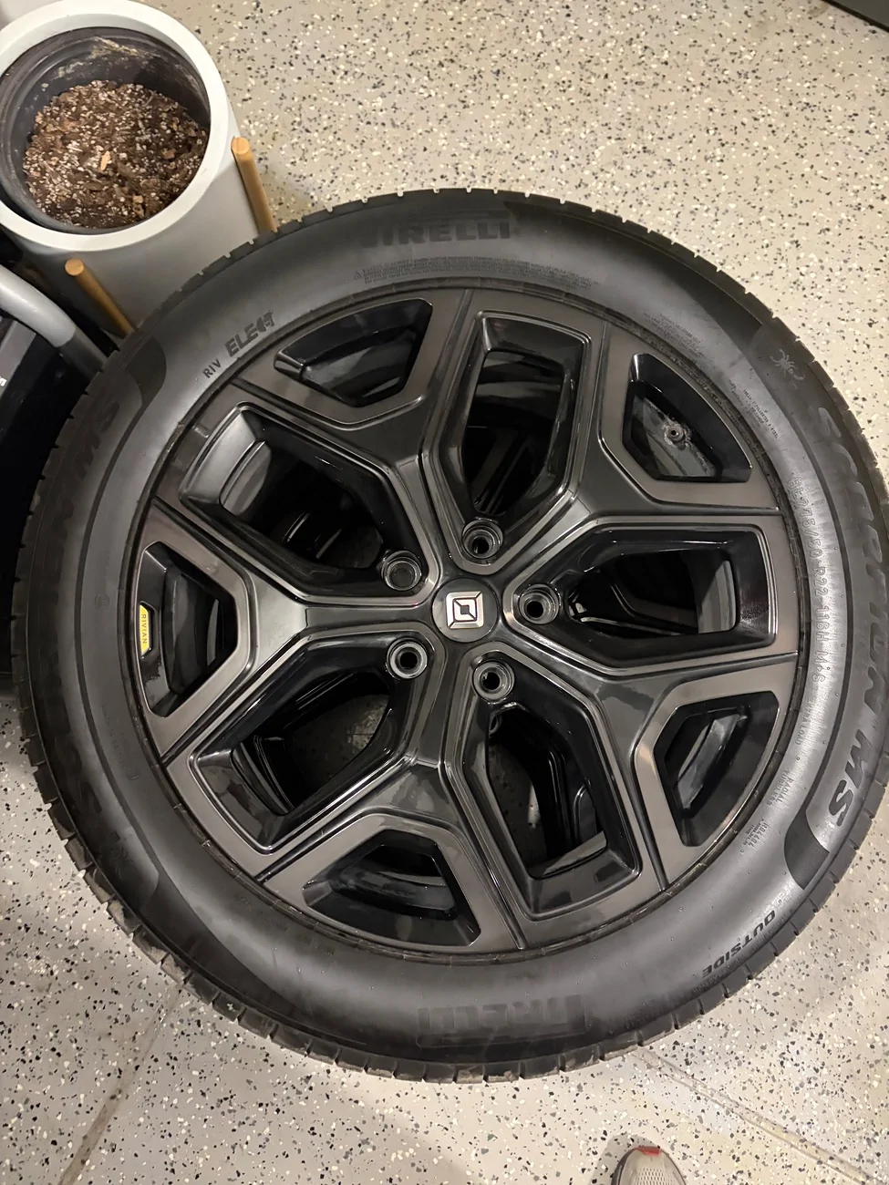 Rivian R1T R1S WTT: 22” Sport Dark wheels for 20” AT Dark IMG_0295