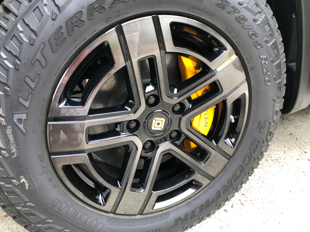 Rivian R1T R1S WTT: 22” Sport Dark wheels for 20” AT Dark IMG_0204