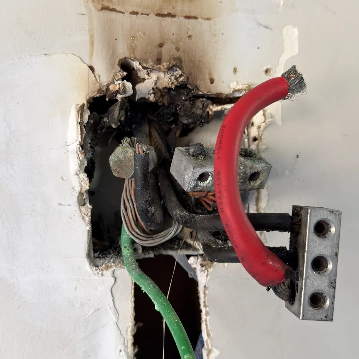 Rivian R1T R1S Check your home electrical connections, friends 1767631564967-wm