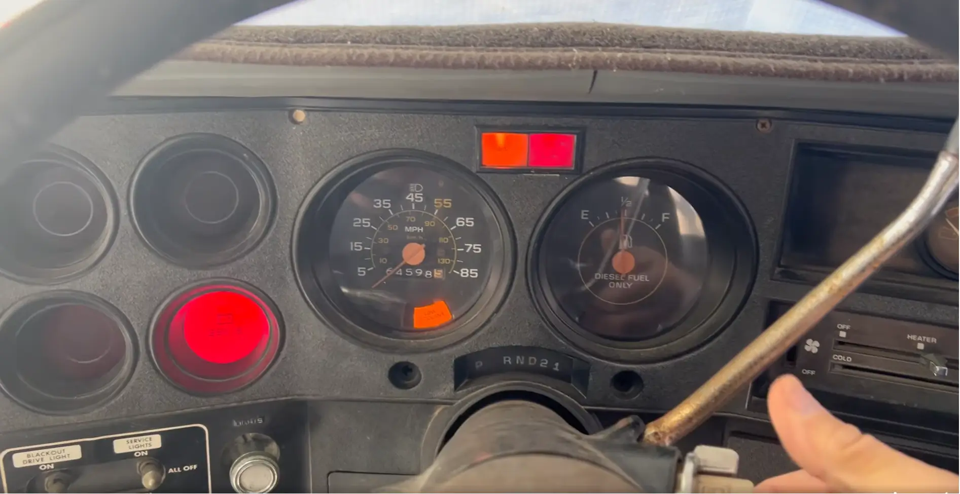 Rivian R1T R1S Rivian's in-car UI is better than Tesla's BlazerUI