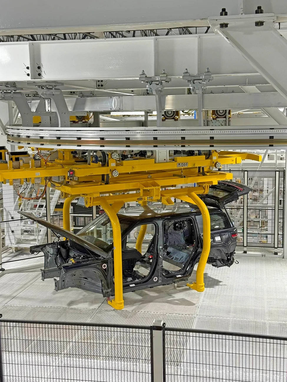 Rivian R1T R1S "R2 excited?!" assembly / production photos from RJ G-PrUsUWAAE8pRo