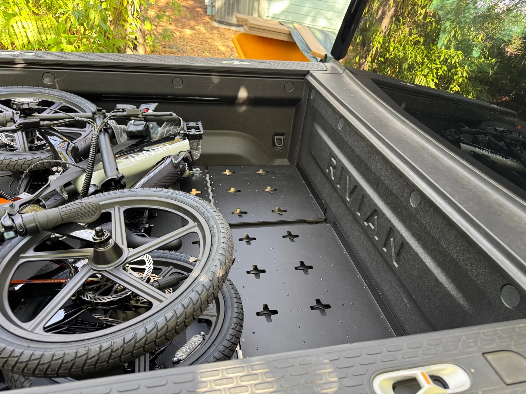 Rivian R1T R1S Blaupunkt e-bike: The folding e-bike Holy Grail - fits under the R1T V2 Tonneau IMG_1863