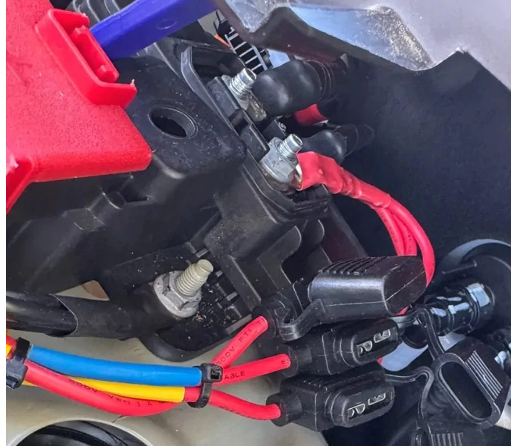 Rivian R1T R1S Gen 2 12 volts for the dash and/or frunk positiv
