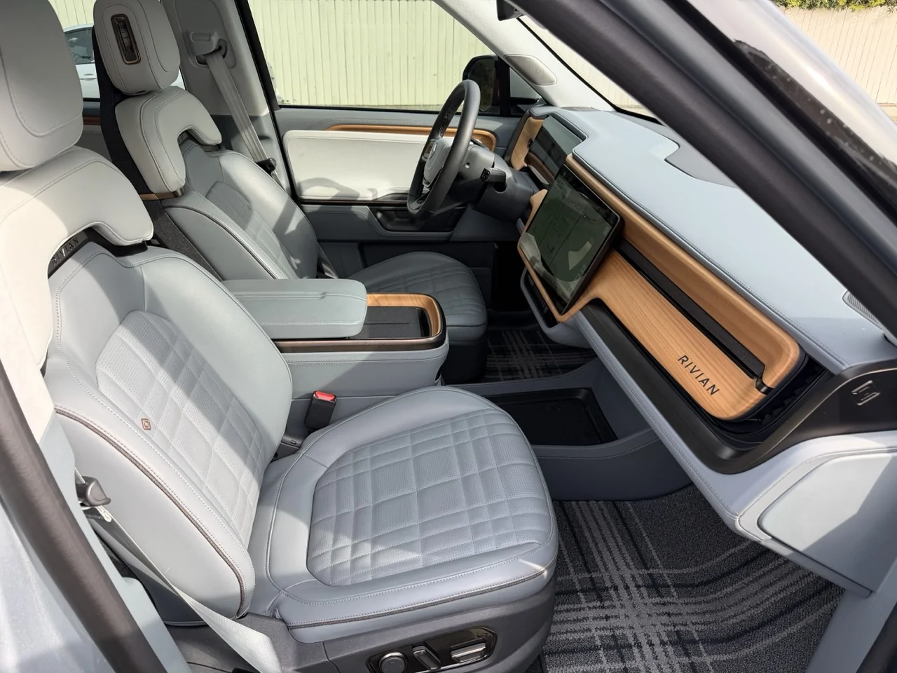Rivian R1T R1S SOLD IMG_1406 Larg