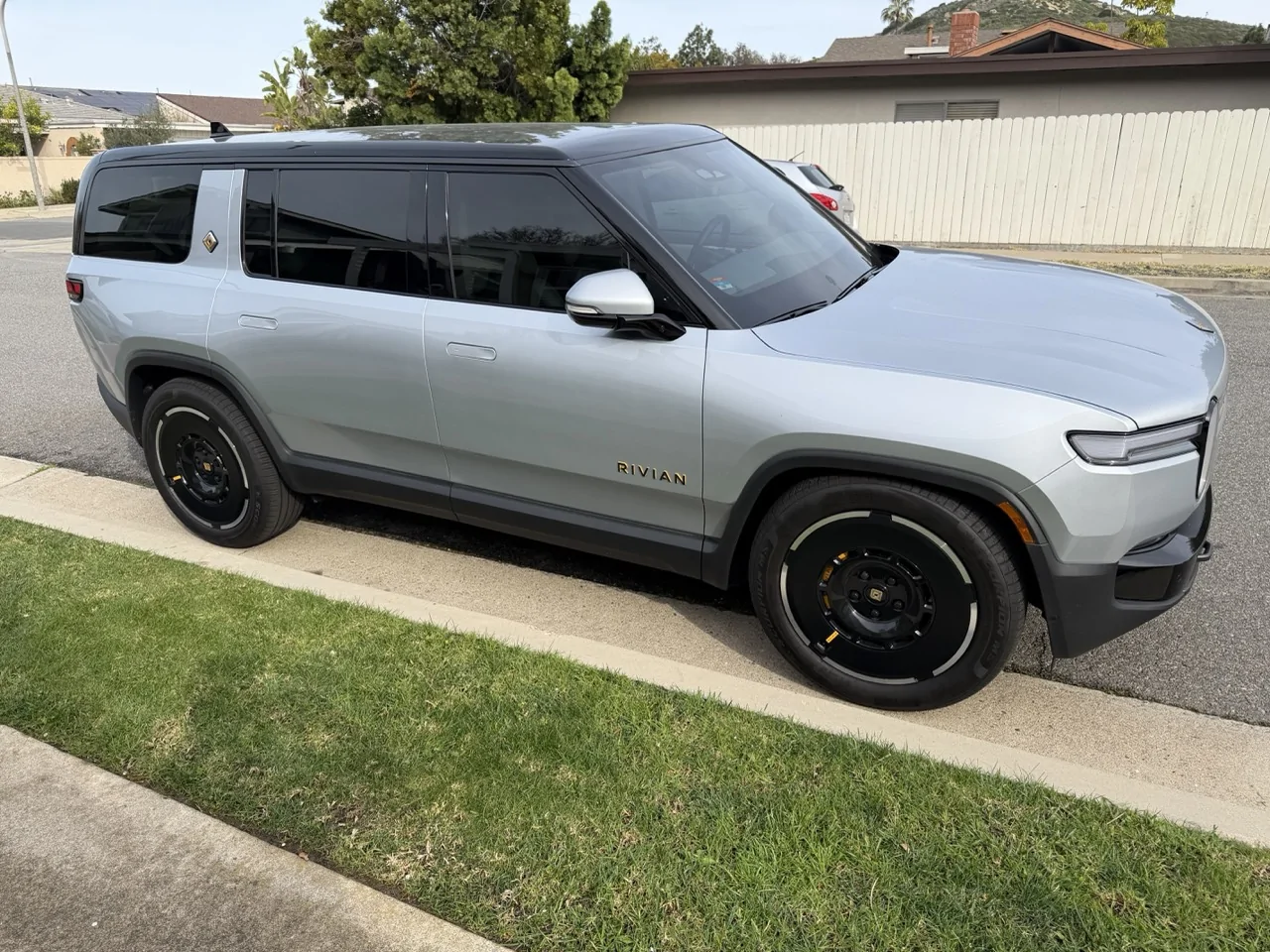 Rivian R1T R1S SOLD IMG_1418 Larg