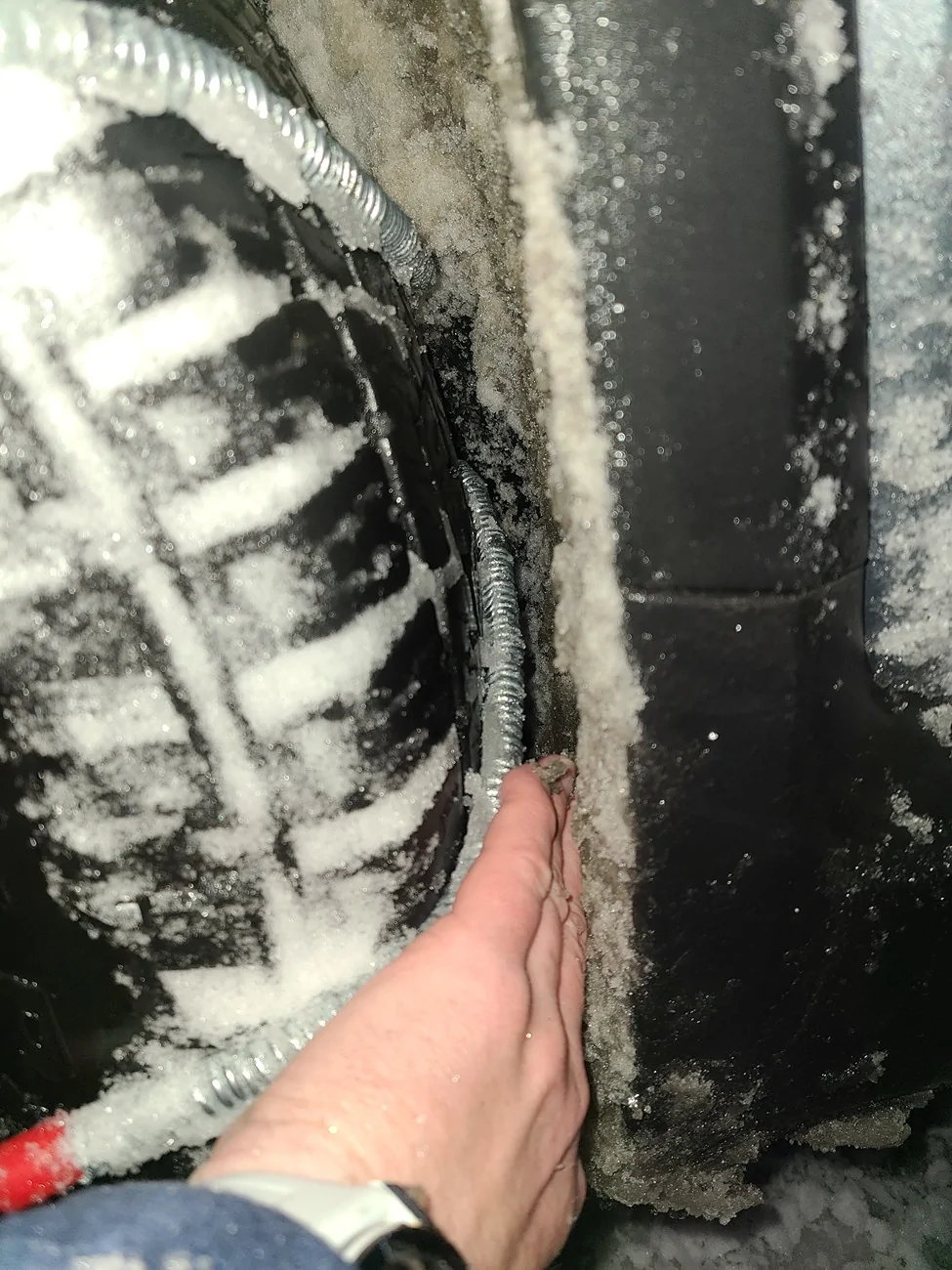 Rivian R1T R1S Snow tire chain recommendations? 20240117_074248