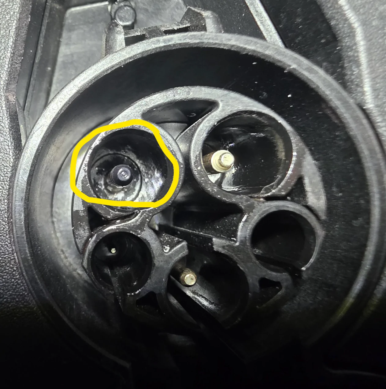Rivian R1T R1S L2 Charging Stops - Pin Possibly Overheating Due to Defect? 1769906725750-30