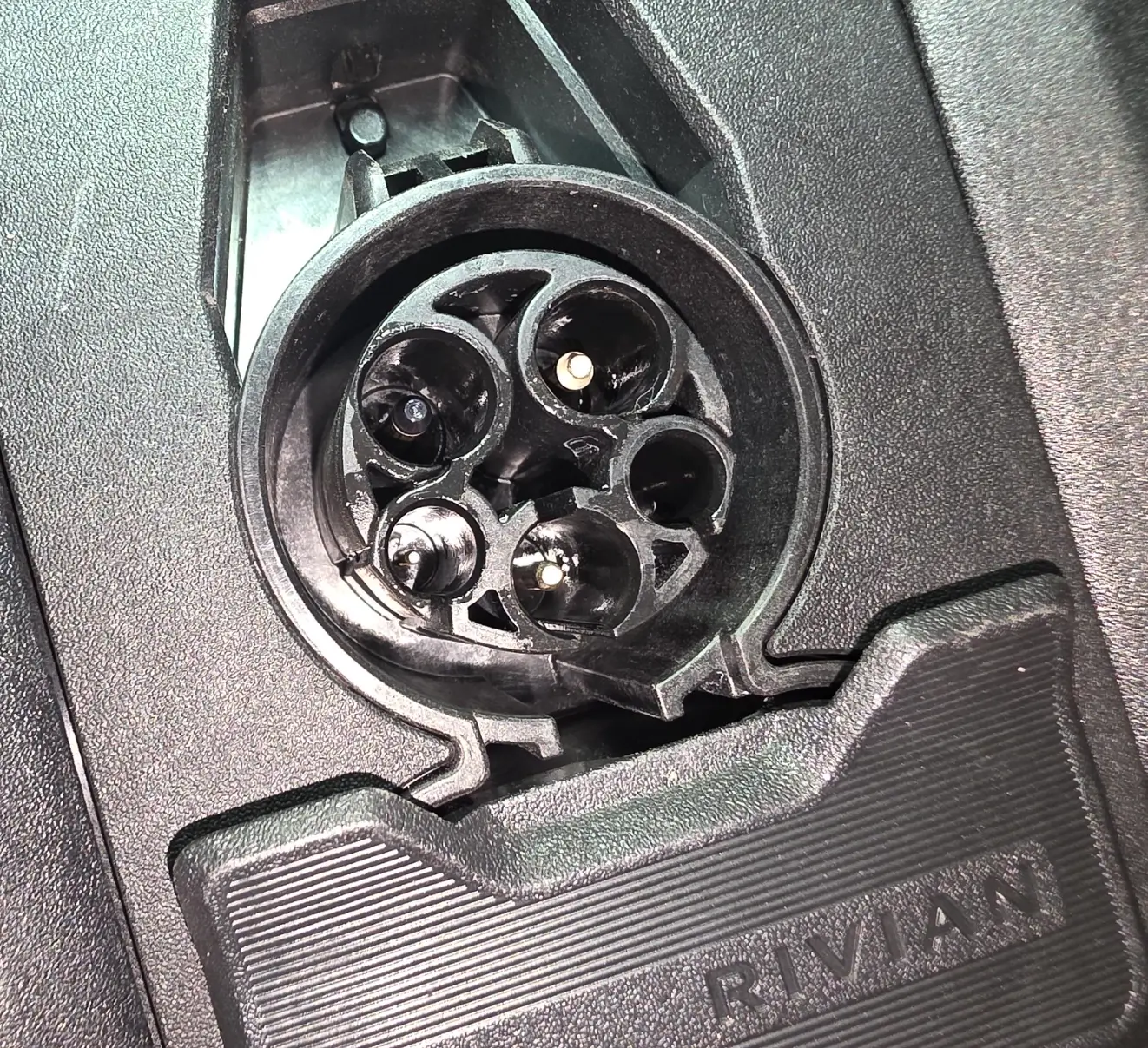 Rivian R1T R1S L2 Charging Stops - Pin Possibly Overheating Due to Defect? 1769908331818-9c