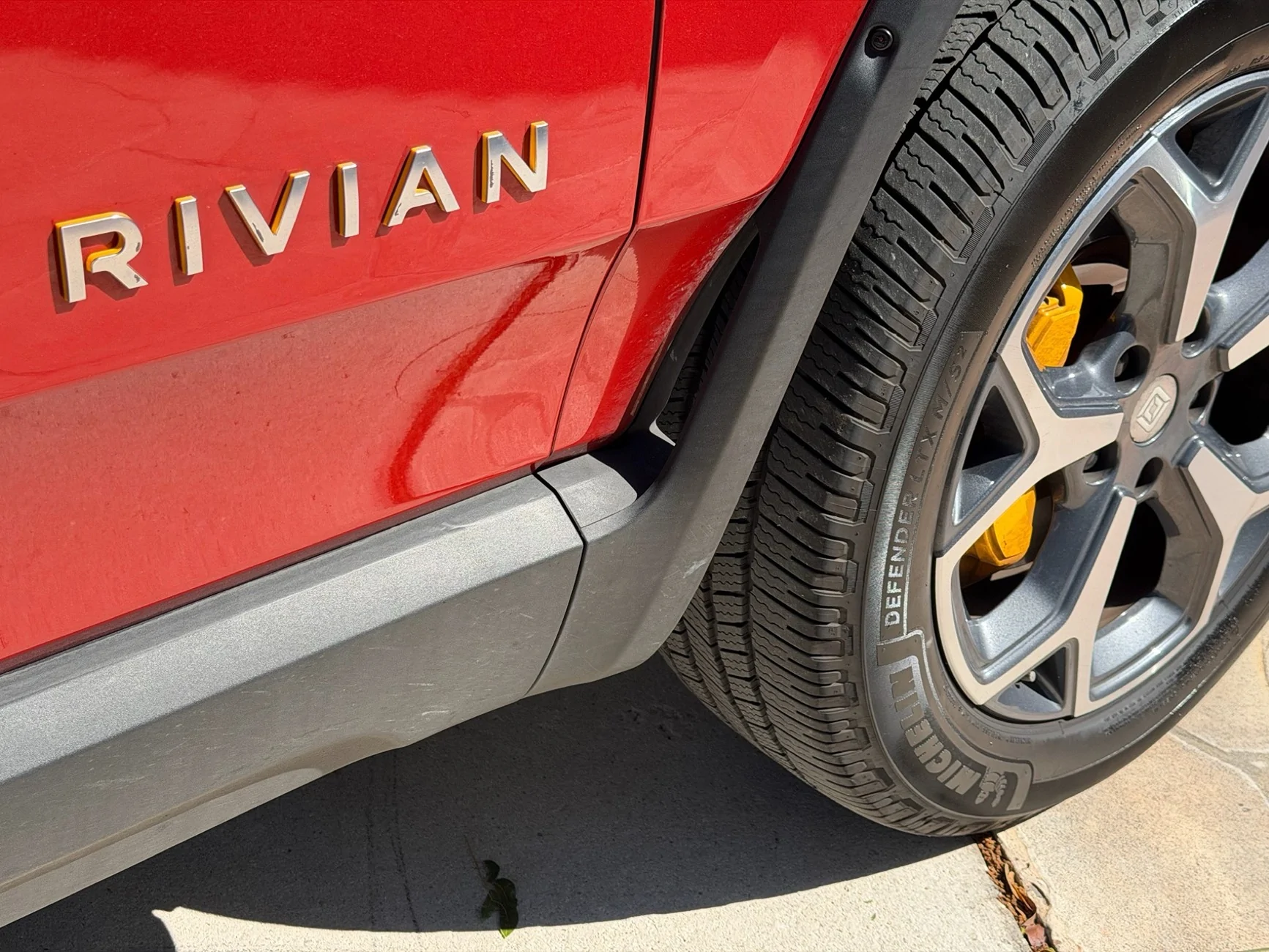 Rivian R1T R1S 2023 Red R1S Quad Adventure 58k IMG_0620