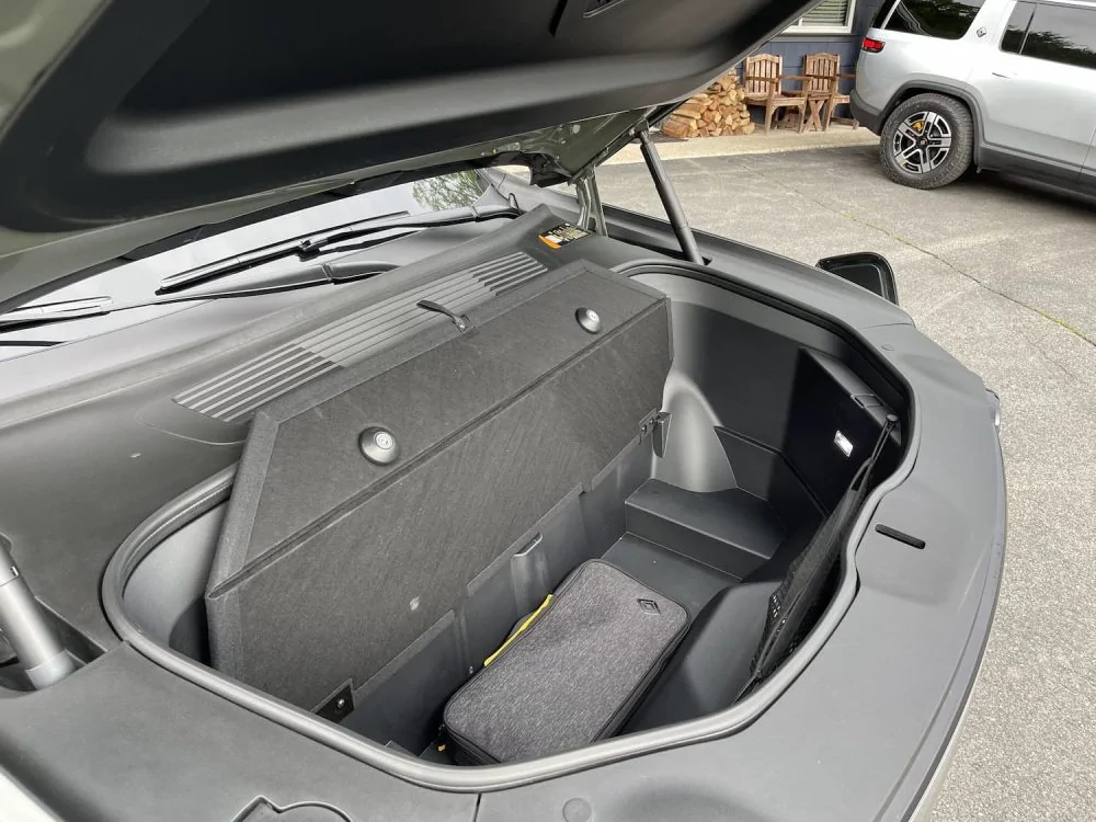 Rivian R1T R1S Purchased used, curious what might be missing from R1S 1770078760517-iq