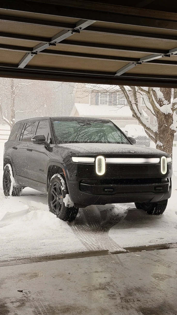 Rivian R1T R1S Are adaptive high beams more aggressive now? IMG_5634