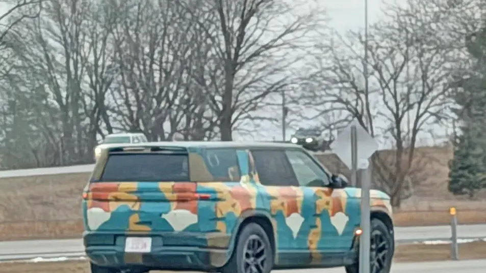 Rivian R1T R1S New wheels & camo spotted on R2 prototype New wheels & camo spotted on R2 prototype  3