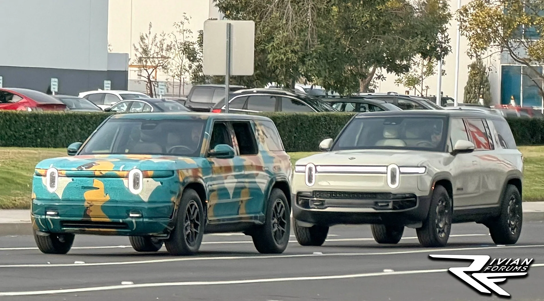 Rivian R1T R1S R2 with new wheels & camo spotted with R1S - photos & video IMG_1271 2