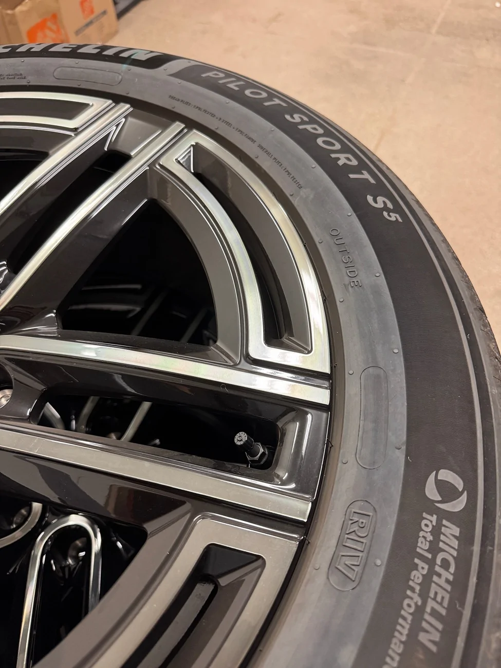 Rivian R1T R1S 22” Gen 2 Quad Supersport Wheels and Tires 134 miles IMG_5229