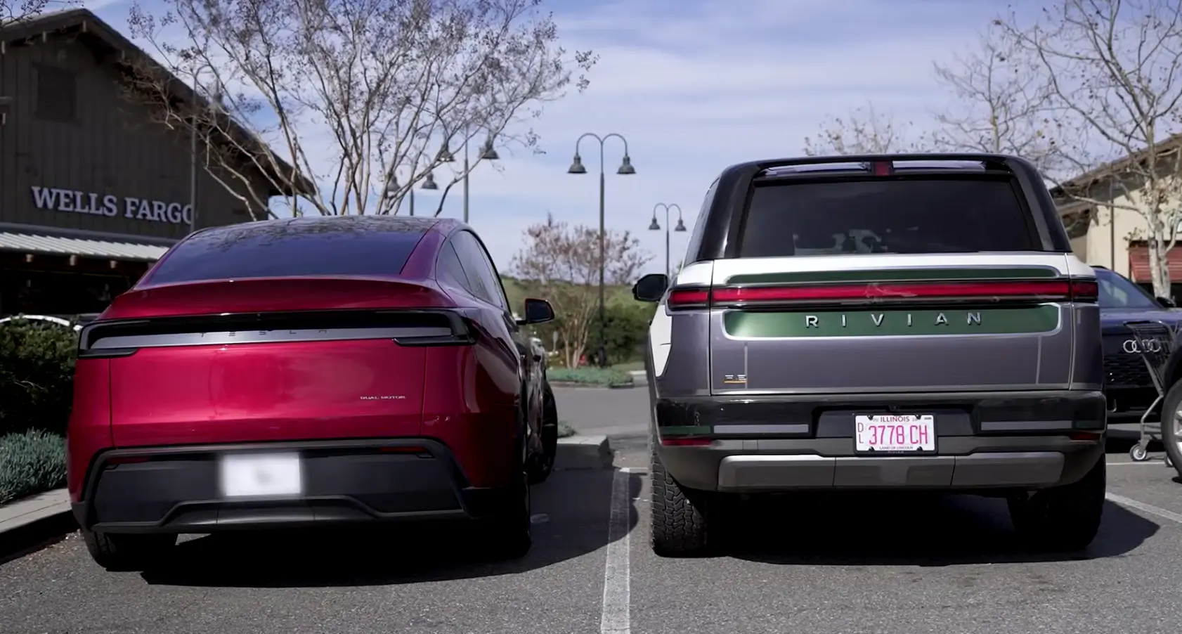 Rivian R1T R1S R2 vs Model Y size & shape comparison (spotted photo) Screenshot 2026-02-10 at 15.23.03