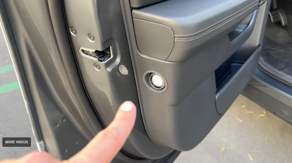 Rivian R1T R1S R2 vs Model Y size & shape comparison (spotted photo) 1770829867481-8x