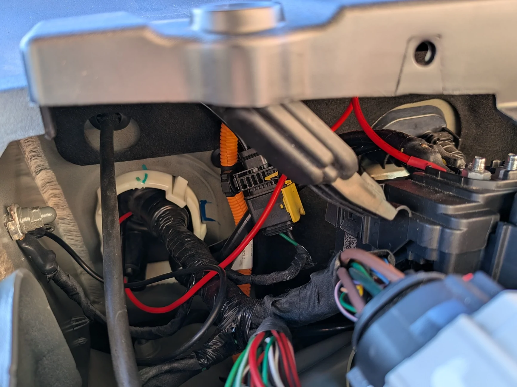 Rivian R1T R1S Gen 2 12 volts for the dash and/or frunk R1S Gen 2 12volt