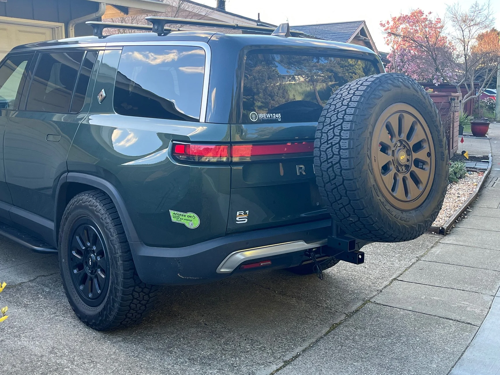 Rivian R1T R1S Vibration when hold engaged after attaching spare wheel carrier IMG_2307