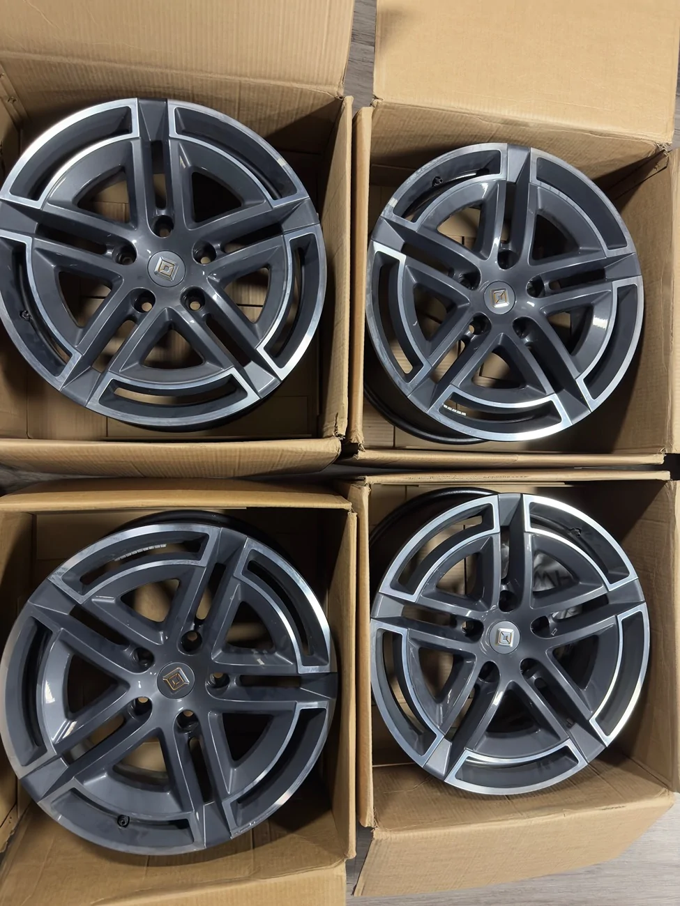 Rivian R1T R1S FS: 20" all season wheel set w/ TPMS IMG_5771