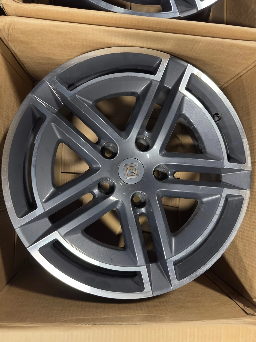 Rivian R1T R1S FS: 20" all season wheel set w/ TPMS IMG_5775