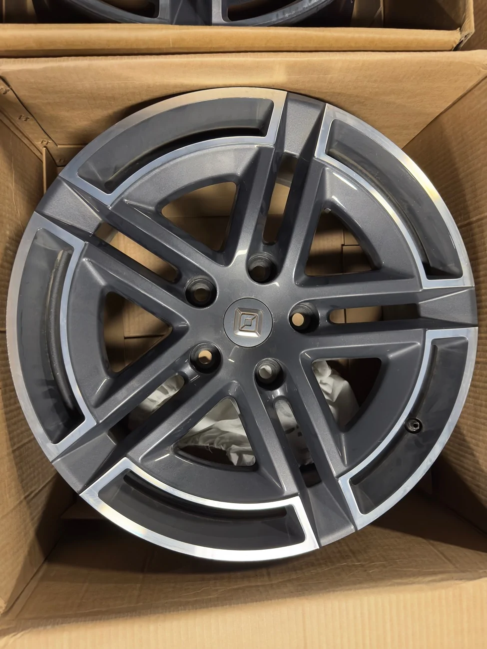 Rivian R1T R1S FS: 20" all season wheel set w/ TPMS IMG_5776