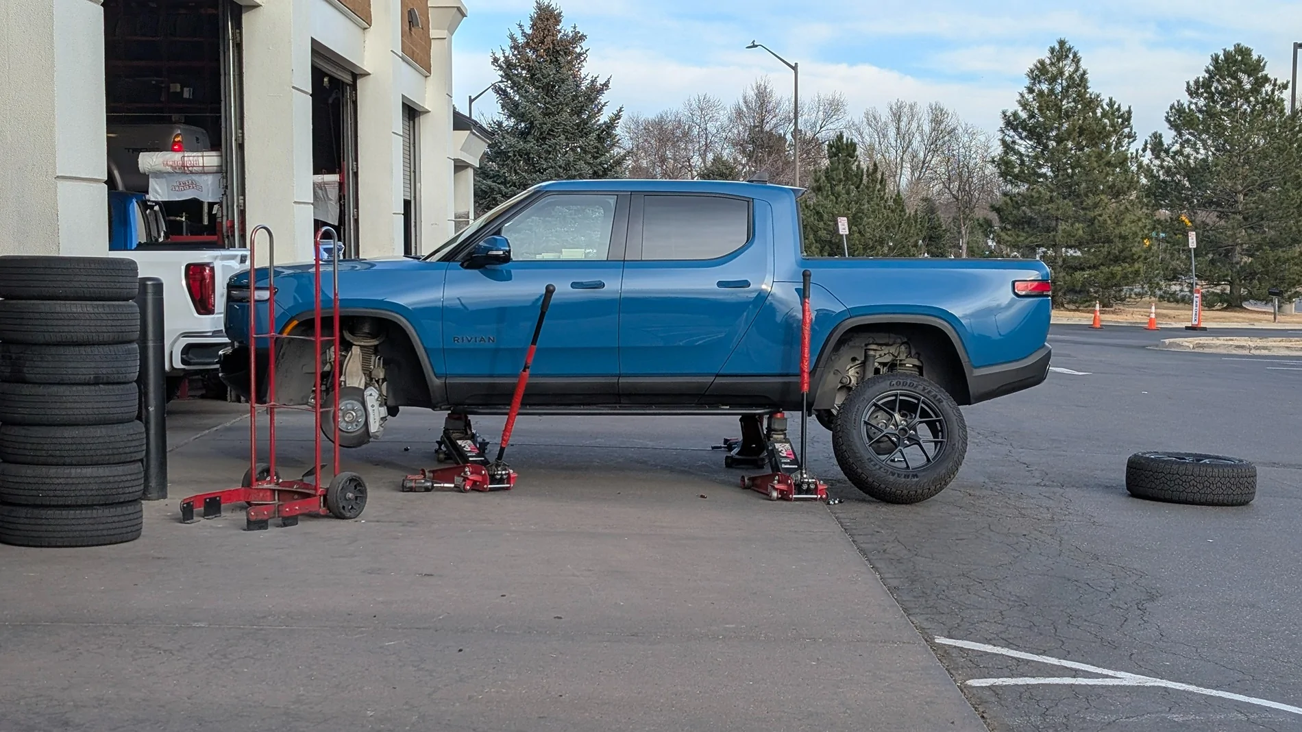 Removing Rivian R1s Flat Rims Step-by-step guide for DIY changing wheels & tires on your Rivian R1T ...