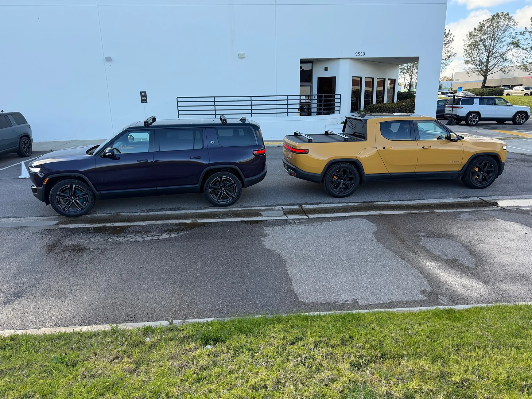 Rivian R1T R1S "Borealis" purple limited-edition paint color revealed! IMG_0899