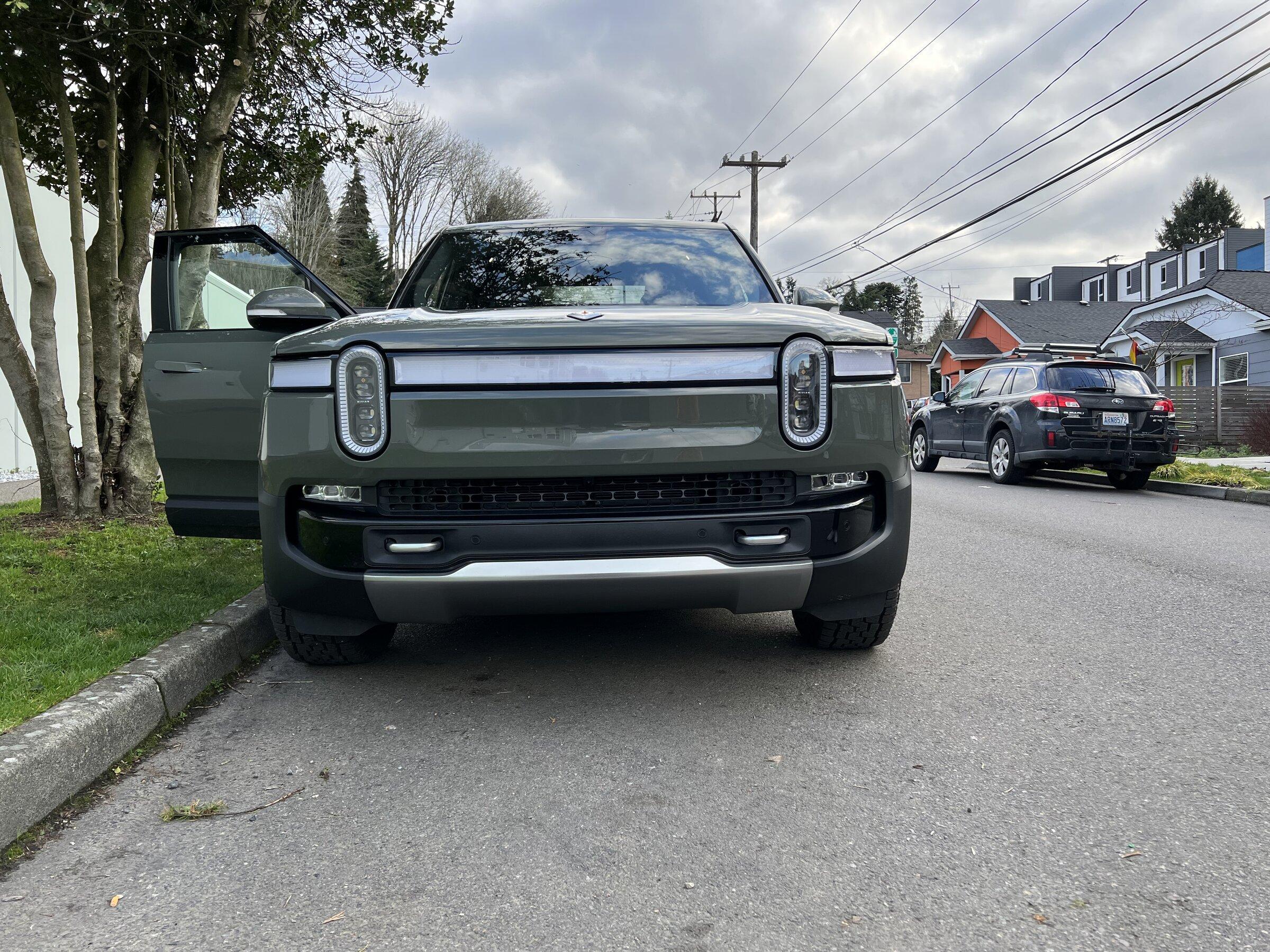Rivian R1T R1S LAUNCH GREEN R1T Photos DC2041E9-19E3-4BB9-81E4-5A451AB9B44C