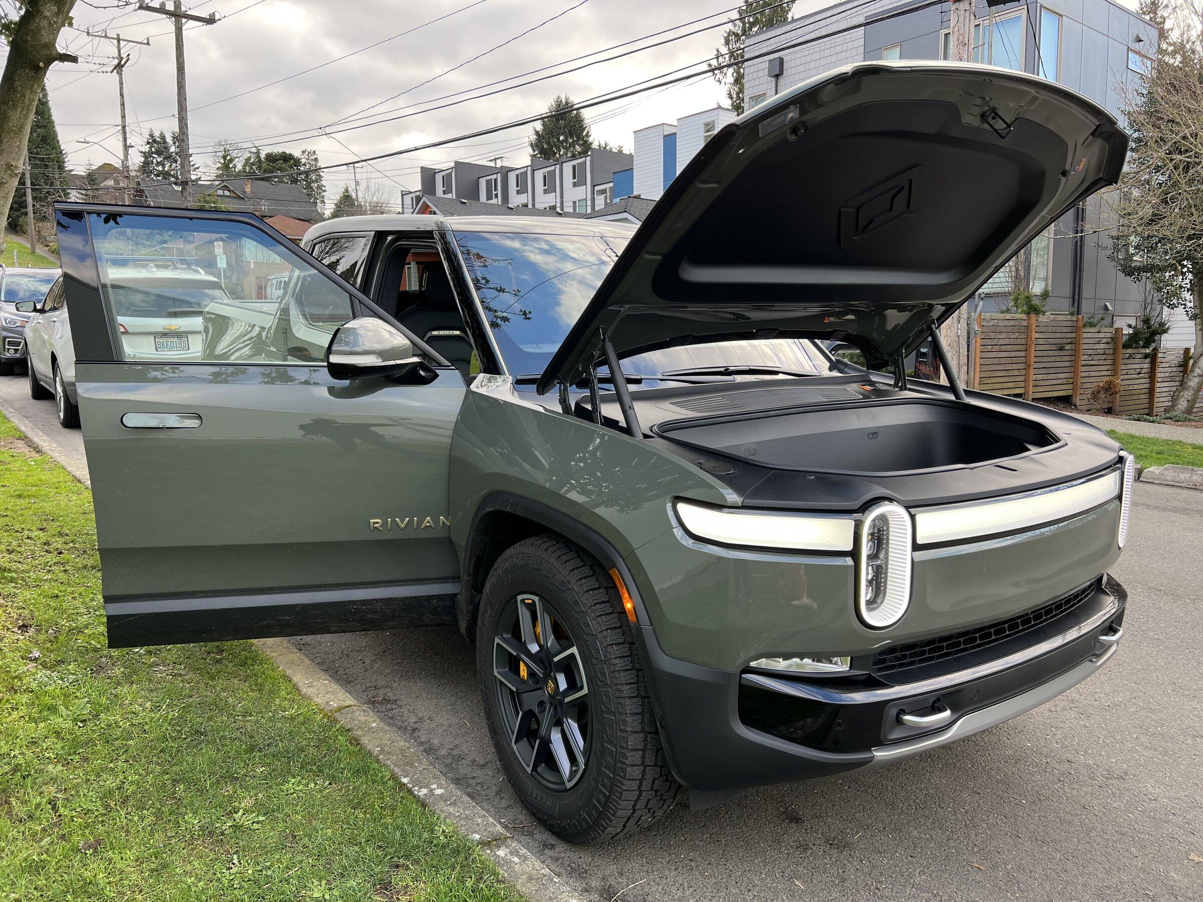 Rivian R1T R1S LAUNCH GREEN R1T Photos B0E46F20-1D34-47D1-94DB-79A3AA22AC03