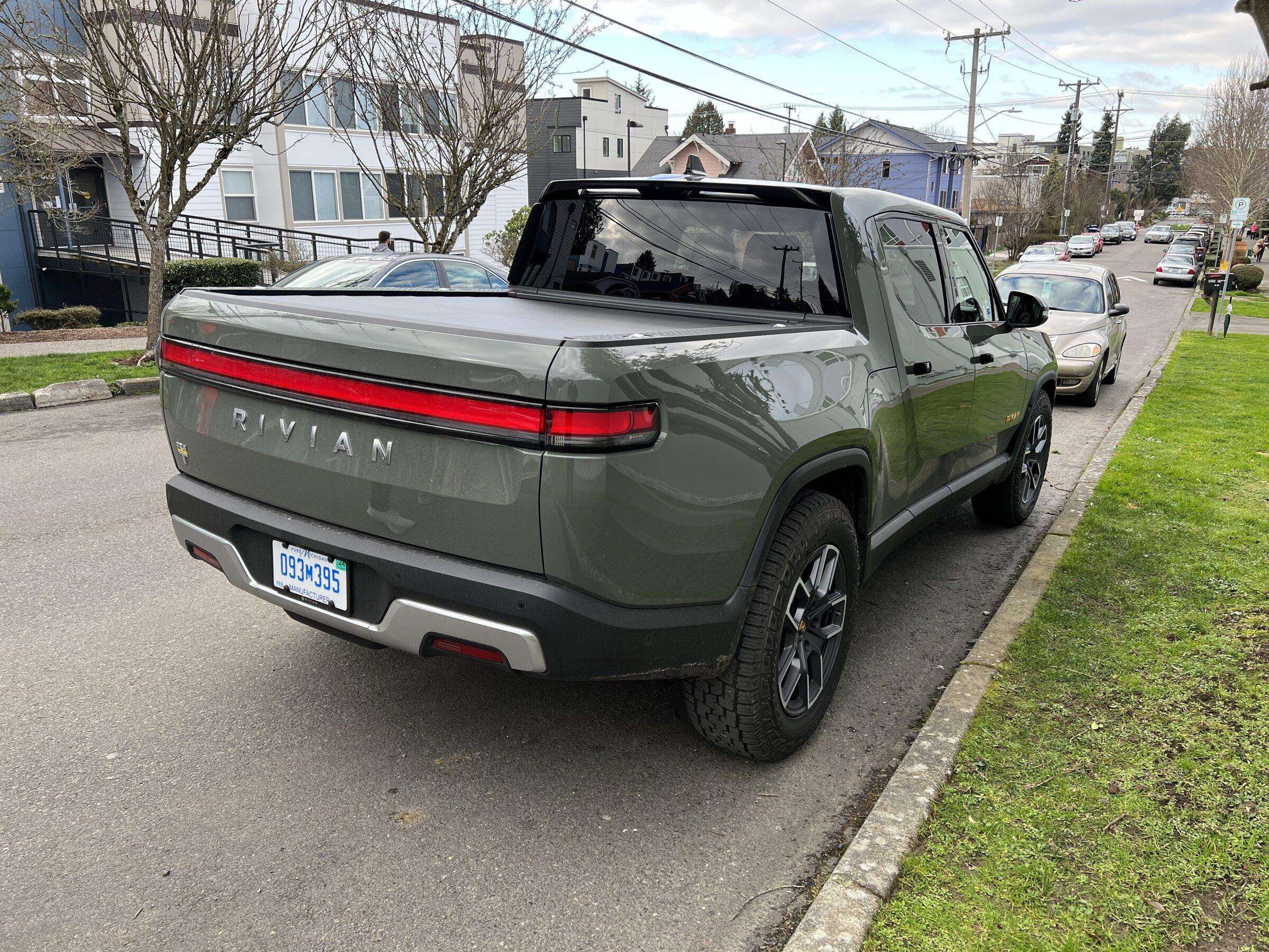 Rivian R1T R1S LAUNCH GREEN R1T Photos EE837D75-AA6F-4F50-9B4C-1E63E202ACBD