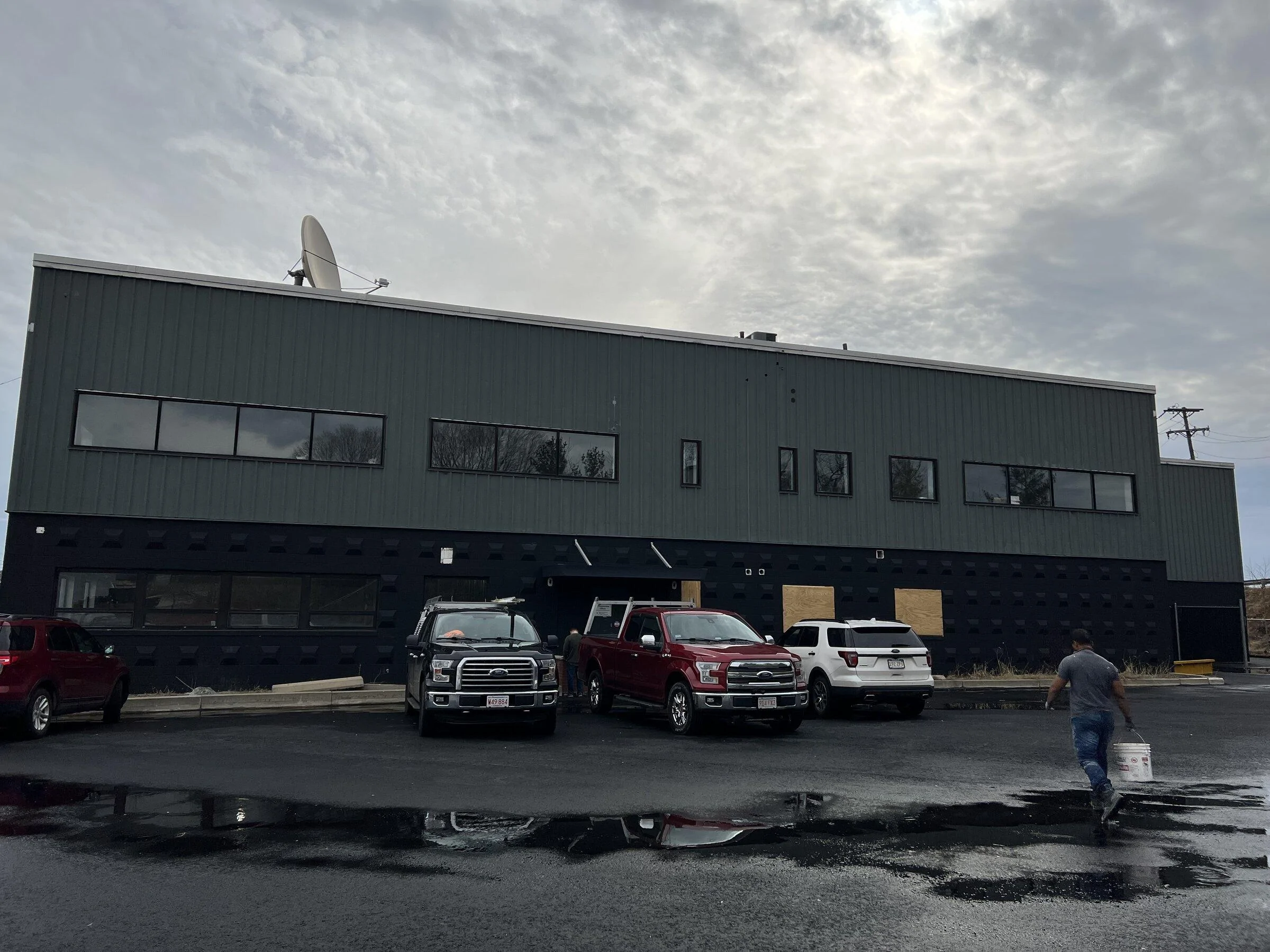 Rivian R1T R1S Rivian Service Centers / Retail Locations List / Other Facilities (Pics & Updates) 54E59E0A-1B94-4D18-A7A5-05313F06A594