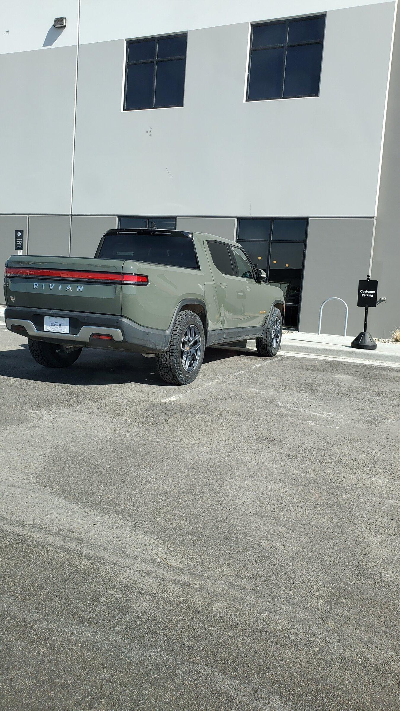 Rivian R1T R1S Utah 20220301_133653