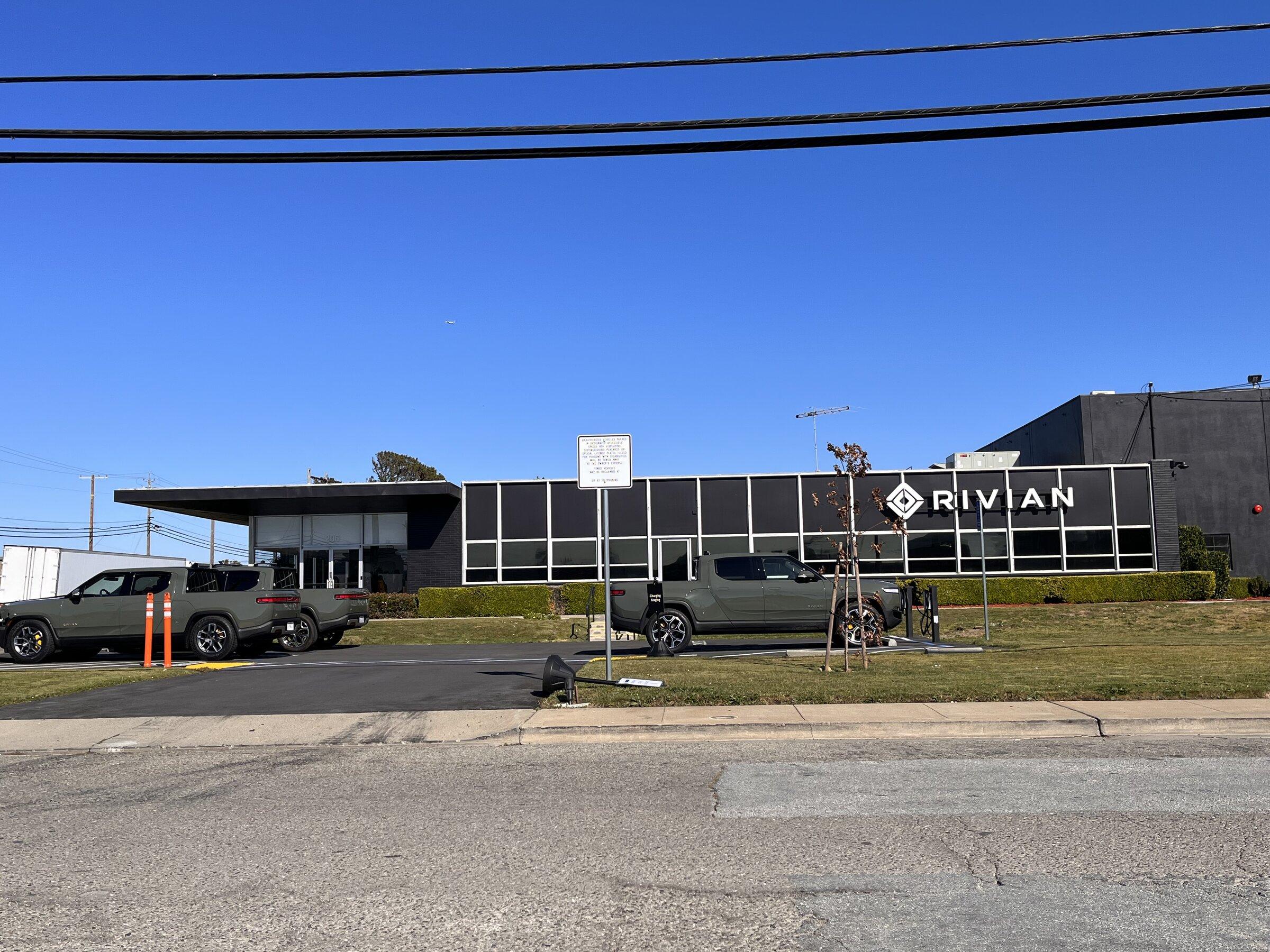 Rivian R1T R1S R1S in the Wild FFCDCD7A-D742-4D8B-B339-5D76C16E4770