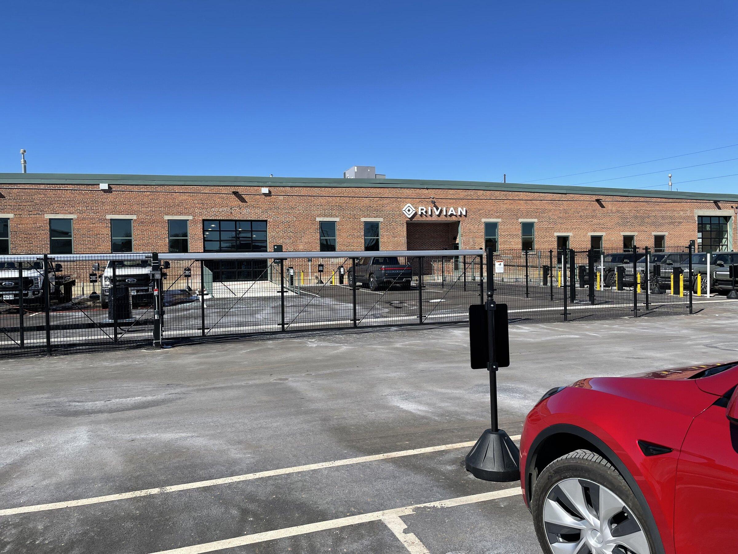 Rivian R1T R1S Denver service center received 21 R1T Today DFADB9D2-3CF5-48D2-B667-4EAF7B30F721