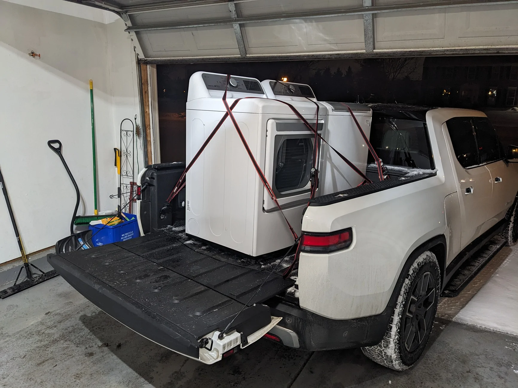 Rivian R1T R1S The best and worst vehicle to move with.  [RANDOM RANT] PXL_20260224_000108354
