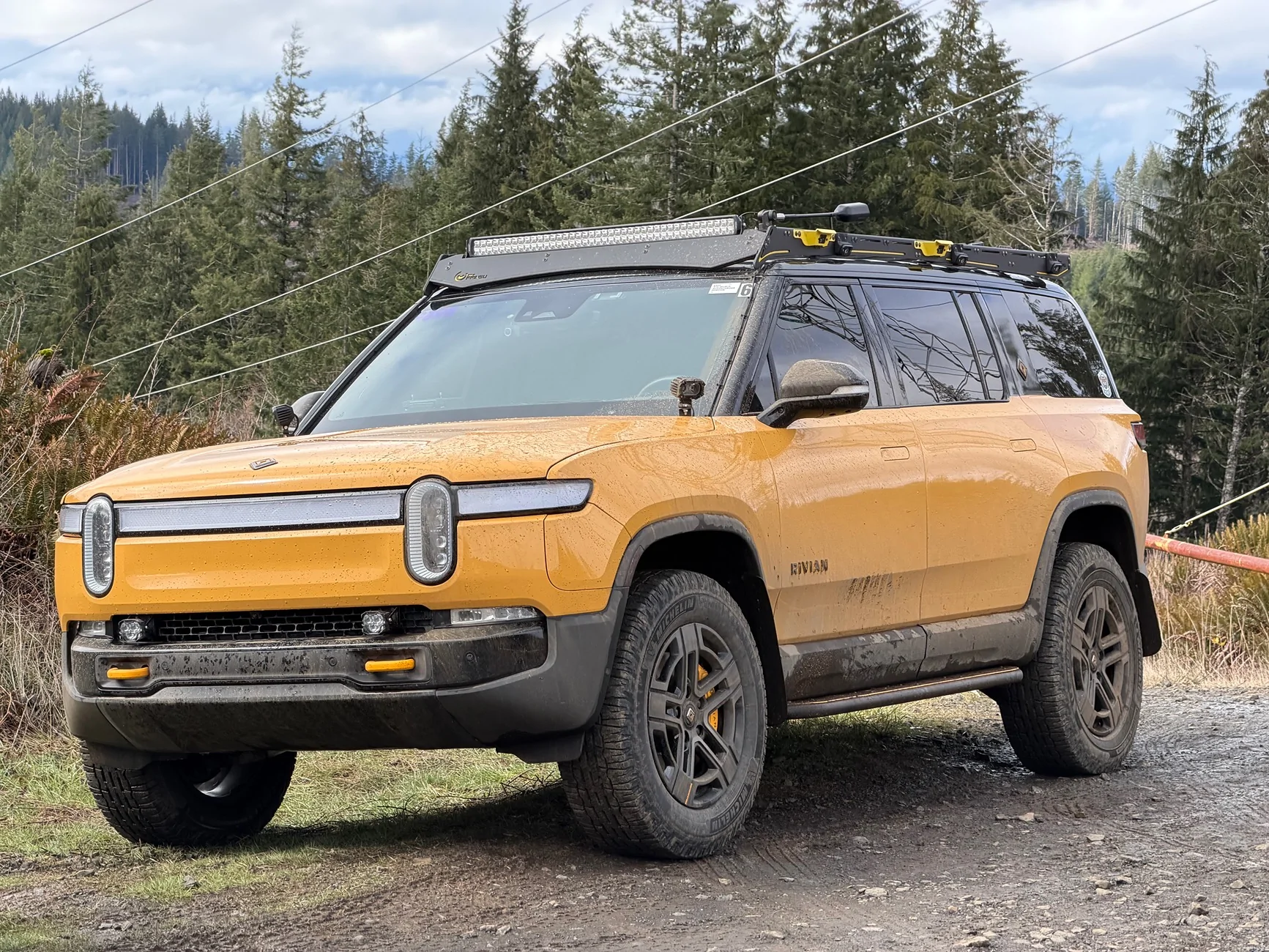 Rivian R1T R1S ? COMPASS YELLOW R1S  Photos IMG_4931