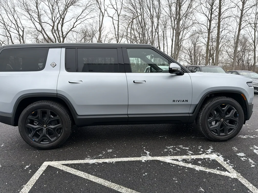Rivian R1T R1S Finally got my R1S R1S