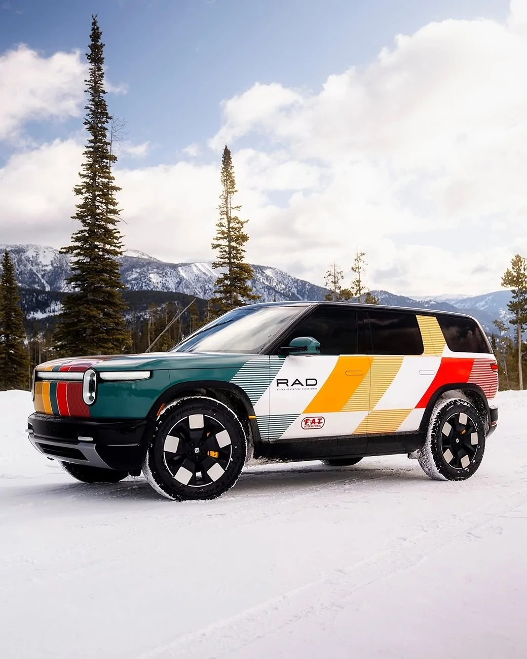 Rivian R1T R1S RAD! Rivian Adventure Department officially launched! RAD R2, R1S, R1T unveiled r2 rivian adventure department RAD 