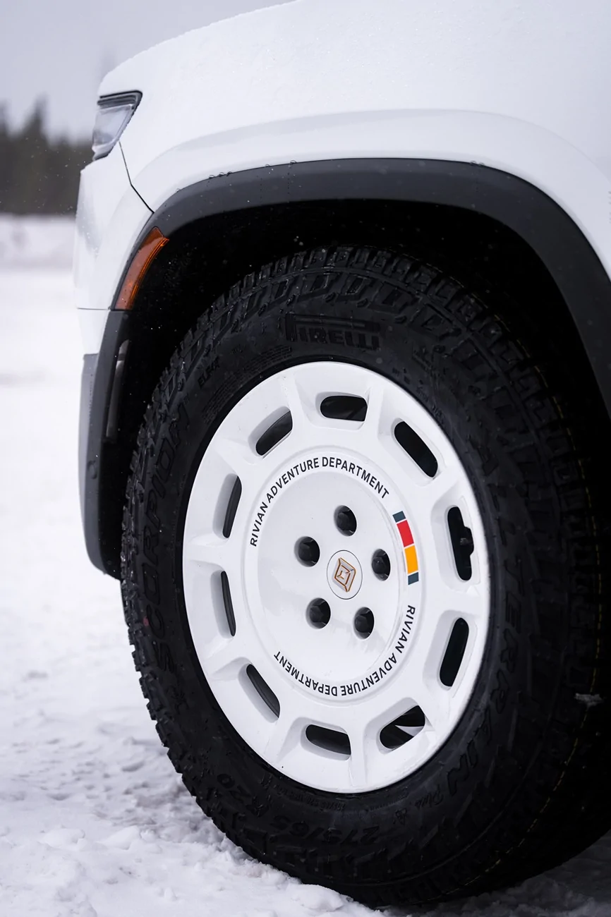 Rivian R1T R1S RAD! Rivian Adventure Department officially launched! RAD R2, R1S, R1T unveiled HCIOPf1WgAEFCkC